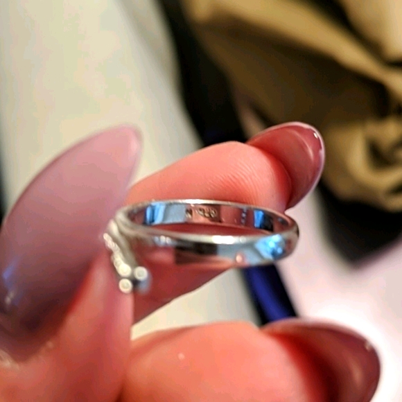 Woman's sterling silver cross ring - Picture 3 of 3